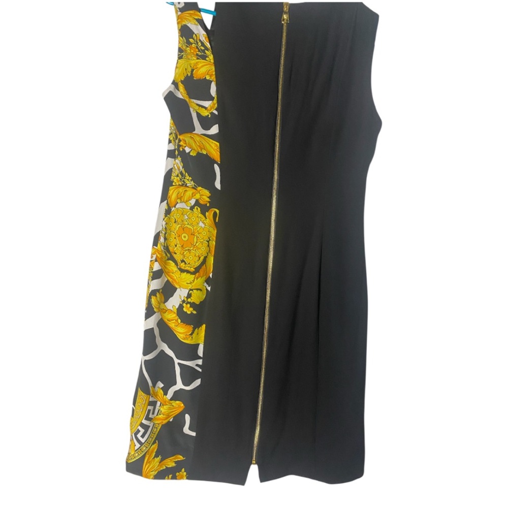 Versace Dress with Gold Medusa
Zipper.(NO TAGS NAME) 💯 authentic - Picture 3 of 11